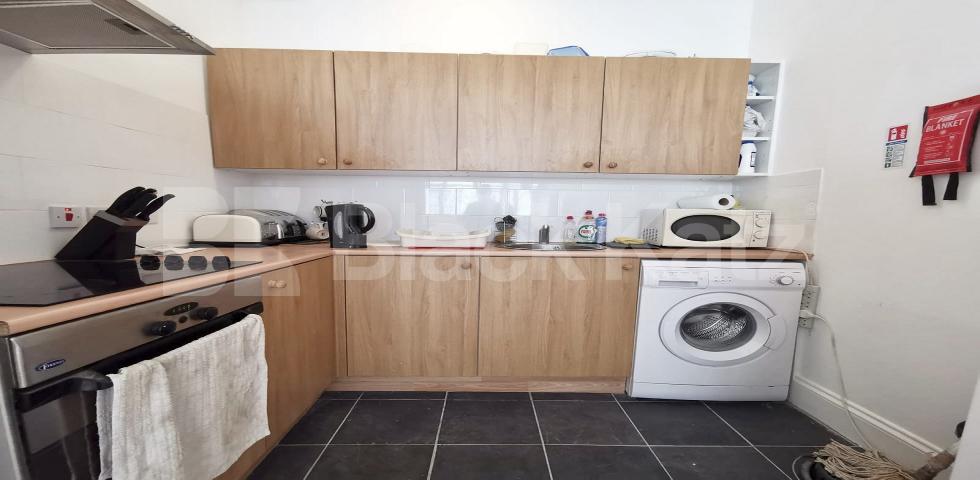 			NEW INSTRUCTION, 4 Bedroom, 1 bath, 1 reception Apartment			 London Bridge Street, London Bridge